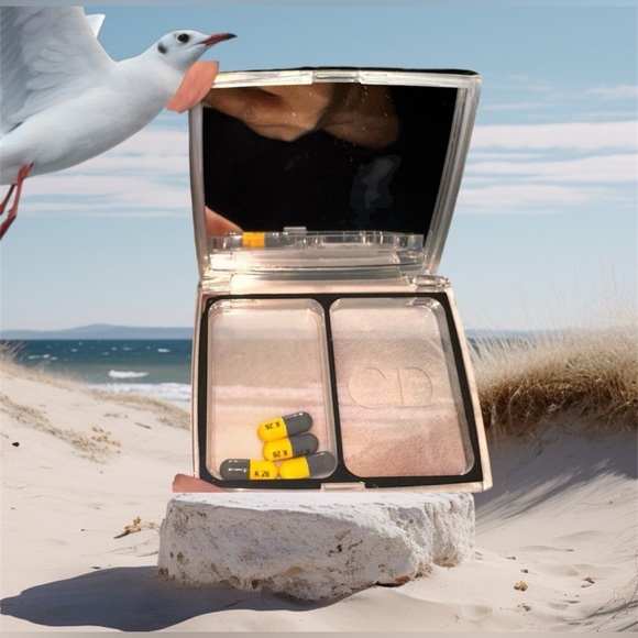 - 🌺New  Christian Dior Compact Mirror and Carry pill Case - Picture 10 of 15